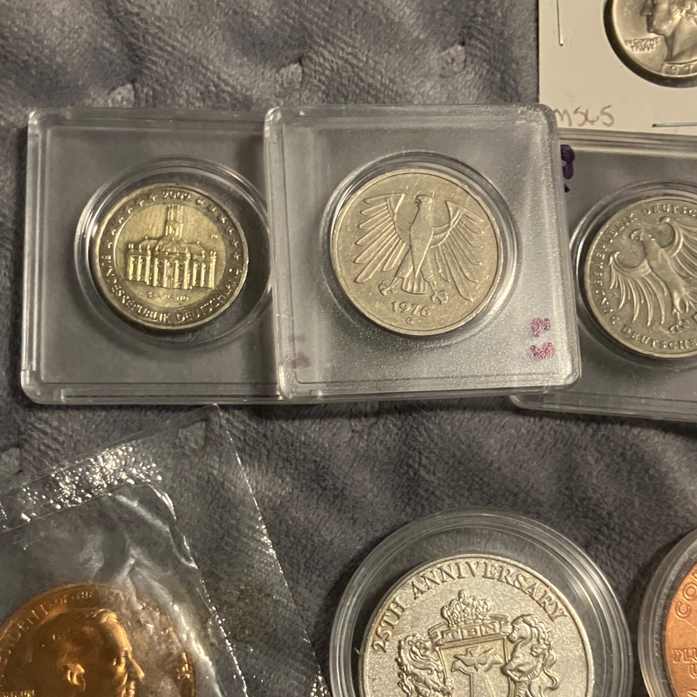 Assorted Coin Collection with Case - Picture 7 of 9